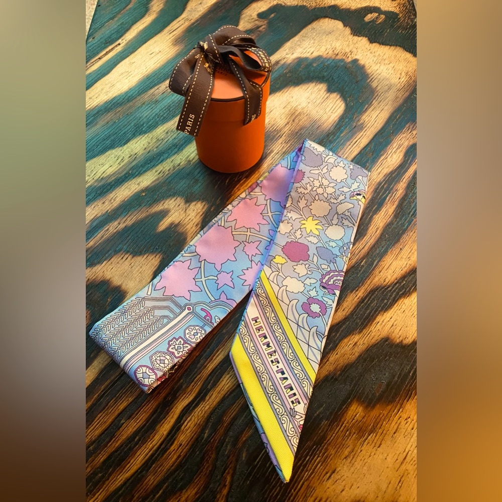 Authentic Hermes Twilly TAPIS PERSANS Silk Scarf W/Box